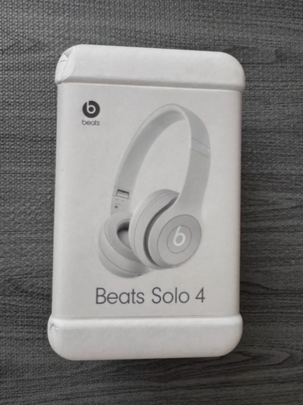 Beats by Dre Beats Solo 4 White Over-Ear Headphones
